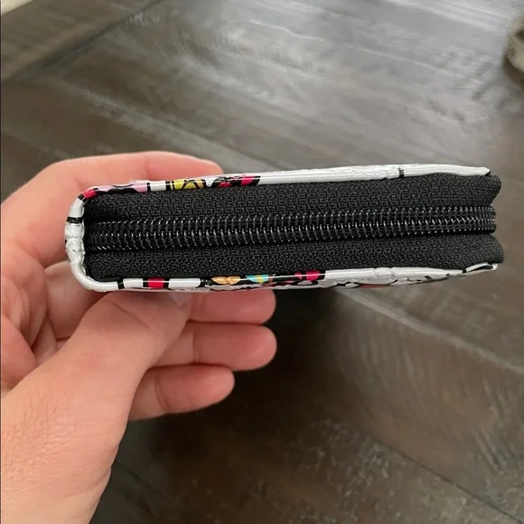 Loungefly Hello Kitty Wallet - Picture 6 of 11